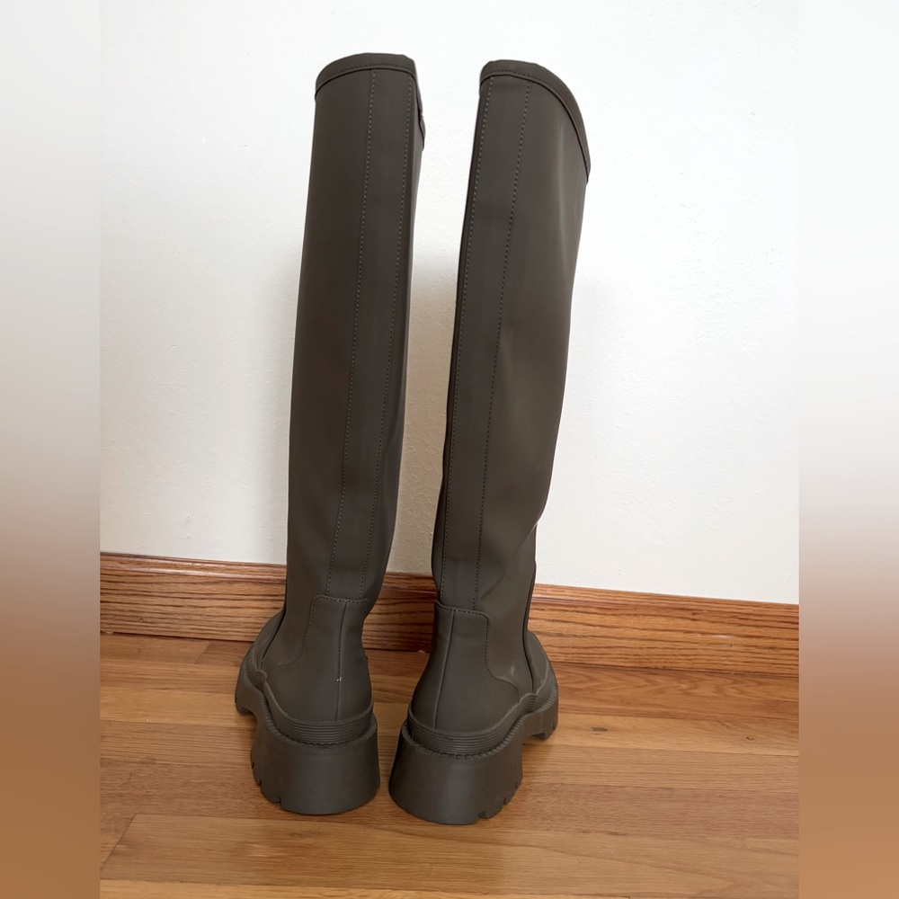 Zara - Low Heel Rubberized Boots - size 38/US 7.5 - Picture 5 of 7